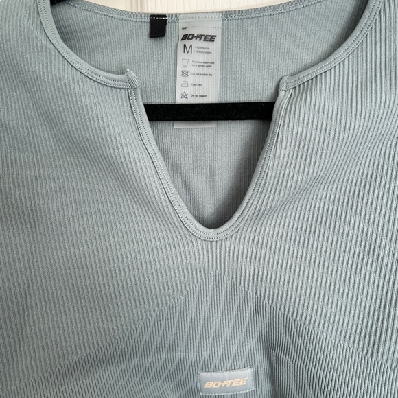 BO + TEE Ribbed Cropped Top - Picture 3 of 3